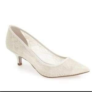 🆕 NIB - adrianna papell lois lace pump. 🤍